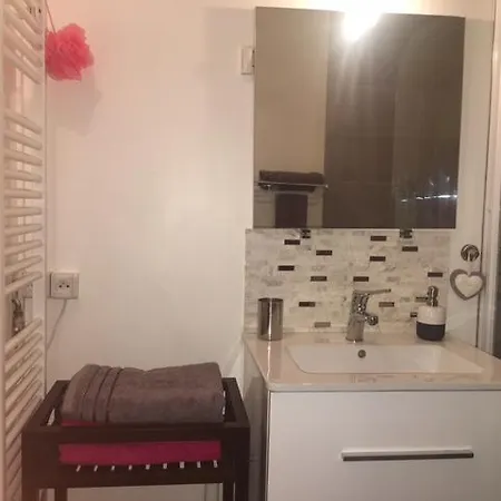 Champs Elysees - Cozy Studio Apartmán